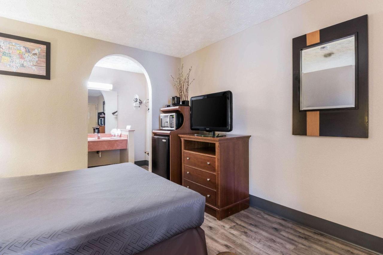 Econo Lodge Gainesville Zewnętrze zdjęcie